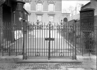 Loughborough, Woodgate MNC gates front gates at Woodgate Methodist New Connexion chapel, Loughborough | provided by Philip Thornborow